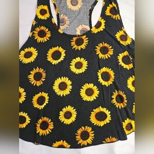 Young & Wild Juniors Black With Sunflower Design Cropped Tank Top Size XS